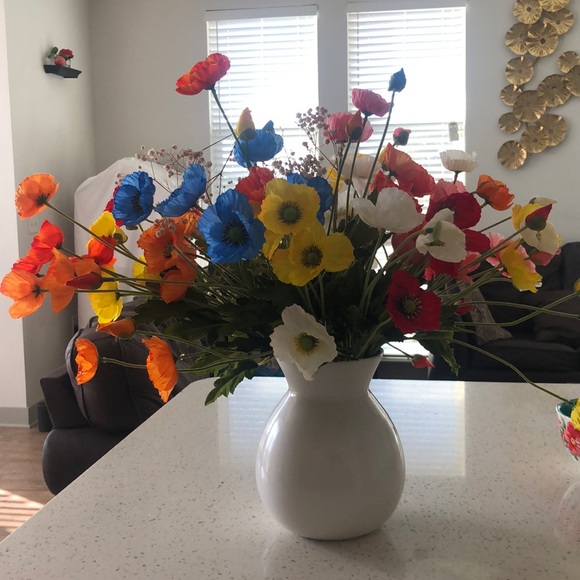A vase with flowers - Picture 1 of 3